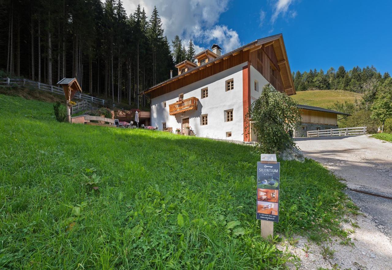 فيلا مونغيلفوفي Silentium Dolomites Chalet Since 1600 المظهر الخارجي الصورة